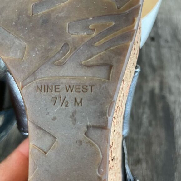 Nine West Wedge Heel Sandals Size 7.5 EUC - Picture 7 of 7